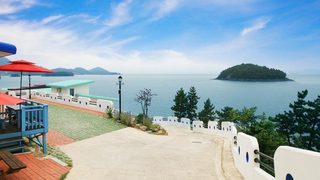 Blue & White Pension Namhae Eksteriør bilde