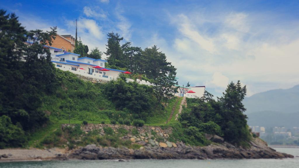 Blue & White Pension Namhae Eksteriør bilde